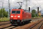 Hier 185 228-4 als Lz, bei der Durchfahrt am 14.6.2014 durch Berlin Schönefeld Flughafen, in Richtung Berlin Grünauer Kreuz.