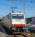 
Die zurzeit an die ERS Railways vermietete 185 635-0 der Macquarie European Rail (ex CBRail) fährt am 13.08.2014 mit einem Taschenwagenzug durch Marburg (Lahn) in Richtung Gießen. 

Die TRAXX F140 AC2 (BR 185.2) wurde 2009  von Bombardier in Kassel unter der Fabriknummer 34642 gebaut und an die CBRail s.à.r.l. geliefert. Sie hat die NVR-Nummer 91 80 6185 635-0 D-CBR und die EBA-Nummer  EBA 07M05KU 013. 

Hinweis: Aufgenommen vom Bahnsteiganfang (1) im Hbf Marburg.
