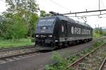 MRCE 185 544-4. Zur Zeit an HGK vermietet, fhrt hier die  Schwarze  bei Hornussen, im schweizer Kanton Aargau, am 19.9.2006 in Richtung Basel.