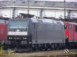 Zum Glck hatte ich am 16.12.06 mein Stativ dabei,denn bei so Belichtungszeigen ist es nicht mglich bei vollem Zoom scharfe Bilder zu machen.185 554 verweilt in Mannheim Rangierbahnhof.