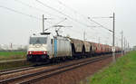 185 638, welche sich im Einsatz für die Rurtalbahn befindet, beförderte am 04.04.17 einen Silozug durch Rodleben Richtung Magdeburg.