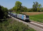 Die 185 716 mit einem Autozug am 06.05.2017 unterwegs bei Langenisarhofen.