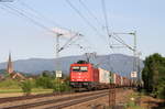 185 595-6 mit einem Containerzug bei Köndringen 17.5.17