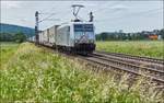 185 531-1 von TXLogistik ist am 08.06.2017 mit einen Aufliegerzug bei Reilos unterwegs.