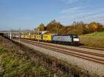 Die 185 408 mit einem KLV-Zug am 20.10.2017 unterwegs bei Hebertshausen.