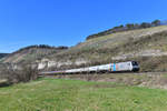 185 697 mit einem Kesselzug am 07.04.2018 bei Himmelstadt.