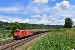 185 603 mit einem Kesselzug am 28.05.2018 bei Sandbach. 