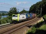 Die 185 549 mit einem KLV-Zug am 03.06.2018 unterwegs bei Seestetten.