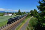 185 574 mit einem Autozug am 07.06.2017 bei Stephansposching.