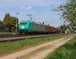 185 634-3 der HLG mit einem modellbahntauglichem Holz-Güterzug in Fahrtrichtung Süden. Aufgenommen am 10.05.2016 in Ludwigsau-Friedlos.