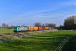 185 609 mit einem Containerzug am 07.04.2019 bei Schwarzwöhr.