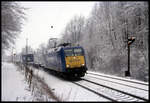 185CL002 von Connex erreicht hier am 28.2.2004 um 10.20 Uhr den südlichen Einschnitt zum Lengericher Tunnel auf der Fahrt in Richtung Osnabrück.