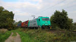 185-608 zieht einen Container bzw Tanktainer Güterzug durchs Grenzland.

Herzogenrath, 18.10.2020