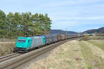 185 615 ATLU/Railtraxx mit einem gemischten Güterzug bei Darshofen Richtung Nürnberg, 22.02.2020