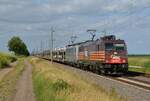 Zusammen mit 186 262 führte 185 600 der HSL einen BLG-Autozug am 13.06.21 durch Braschwitz Richtung Halle(S).