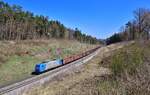 185 524 mit einem Güterzug am 23.04.2021 bei Sinngrün.