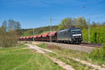 185 567 MRCE mit einem Düngemittelzug bei Lehrberg Richtung Ansbach, 25.04.2020