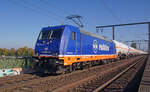 Lokomotive 185 419-9 mit einem Kesselzug am 09.10.2021 auf der Südbrücke in Köln.