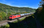 185 582 mit einem Kesselzug am 05.10.2022 bei Hornussen.