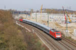 185 391-0 (Railpool / Train Charter Service) mit dem RE3 Richtung Hamm Hbf und der 185 394-4 am Zugschluss, an der Großbaustelle des neuen ICE-Werks in Dortmund Huckarde, 7. März 2026