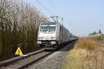 185 690-5 beschleunigt mit hrem RE3 nach der Langsamfahrstelle bei Angermund ihren Zug in Richtung Düsseldorf. Aufgenommen vom Bahnsteigende.

Angermund 07.03.2026