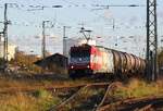 185 350-6 | Österreich vorn | RHC | Anklam | ich stehe neben dem Gleis auf dem Grünstreifen am Anschluss Binnenhafen in der Hafenstrasse | November 2022