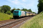 Deutschland   Lok 185 610 von RTBC zieht einem Autozug in Kaarst Broicherseite.