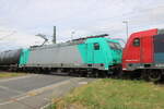RCL Transflex 185 577-4 (91 80 6185 577-4 D-ATLU) mit einem umgeleiteten Kesselwagenzug Richtung Erfurt Gbf, am 07.07.2026 in Erfurt Ost. Standort hinter dem Schrankenbaum.