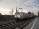 Lok 185 539 der TX Logistik am 21. Mrz auf der Strecke Rosenheim - Kufstein kurz vor Raubling. Abgebgelt hinter ihr eine Lok der BR 1144 der BB.
