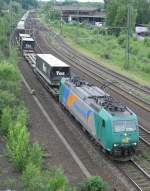 185 542 mit einem langen VOS Zug am 14.5.09 in Ratingen