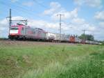 Eine BR 185 der Crossrail AG fhrt hier mit einem GZ in der Nhe von Baden-Baden Richtung Sden.16.05.09