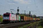 185 602-0  Crossrail  im Einsatz fr DHL. Ein paar Fremd-Container muten auch noch mit... (Aufgenommen vor Auerbach an der Bergstrasse im Mai 2009).