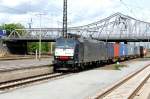  Startplatz 11  fr 185 553-5 und das Team der MRCE... (Darmstadt Hbf, Mai 2009).