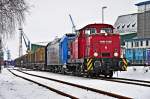 KUBE KCON Nr.9 rangiert im Stadthafen Stralsund mit 185 510 noch vor der Nase am 05.01.2010