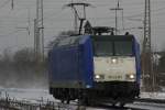 185-CL 001 durchfhrt am 13.1.10 Ratingen-Lintorf  An der Seite sah man noch den Schrifftzug von Connex und im weien Feld den Schrifftzug von Veolia Cargo.Die Lok hatte vorher eine sehr schne