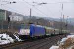 185 CL 001 mit einer Eurobahn bei der Durchfahrt durch Wuppertal Steinbeck am 06.02.10