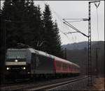 185 557 rollt mit dem RE 4600, Bamberg - Frankfurt(Main)Hbf, die Spessartrampe hinab. (14.03.2010)
