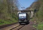 185 547-7 passiert Lz den Bahnhof Rengershausen. Aufgenommen am 23.04.2010.