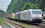 Ebenfalls mit 3 ziehenden Loks (TXL 185 538 an der Spitze) fhrt der 43101 in Brixlegg Richtung Brenner durch. (20.5.2010)