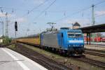 185 514-7 fhrt mit einem Ganzzug Autotransportwagen durch Bremen Hbf.