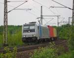 185 671-5 mit Containerzug in Fahrtrichtung Sden in der Einfahrt Eichenberg.