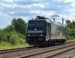 185 573-3 von RAN (Railservice Alexander Neubauer) rollt am 23.06.10 als Lz durch Hamburg-Moorburg Richtung Rbf Alte-Sderelbe.