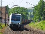 185 683-0 mit Containerzug in Fahrtrichtung Norden bei Albungen. Aufgenommen am 22.06.2010.