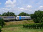 Eine 185 der Rurtalbahn mit einem GZ auf der Stadtumgehung in Freiburg St.Georgen, sie ist hier ein sehr seltener Gast. 13.7.10