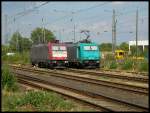 185 602 und 185 577 abgestellt in Krefeld Hbf, 27.07.2010