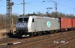 185 548-5 der ITL mit einem Containerzug in Richtung Rolau / Elbe an 8.3.11