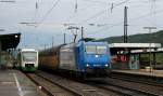 185 13-9 mit einem Autozug bei der Durchfahrt Gemnden 22.6.11