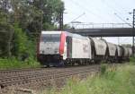 185 665  Kombi Verkehr  ist am 12.7.2011 bei Thngersheim unterwegs.