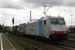 ERS/Railpool 185 636 mit Containerzug am 8.9.11 in Duisburg-Bissingheim