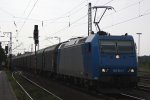 Die 185 512 am 26.8.11 bei der Durchfahrt durch Duisburg-Bissingheim.